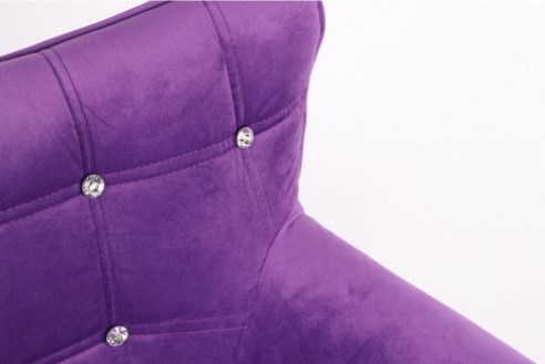 fotele fioletowe w stylu chesterfield - fotele glamour z kryształkami tapicerowane welurem
